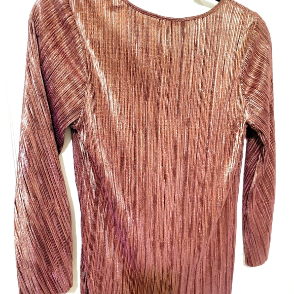JM Collection- Metallic V-Neck Ribbed Blouse - Picture 3 of 7